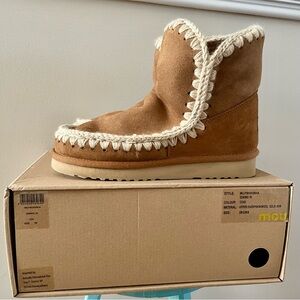 Mou Tan Winter Boots with Cream Trim